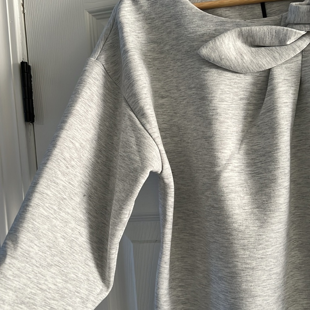 Banana Republic thermal Gray Long Sleeve Top with Knot Detailšā·ļøšŗ - Picture 6 of 6